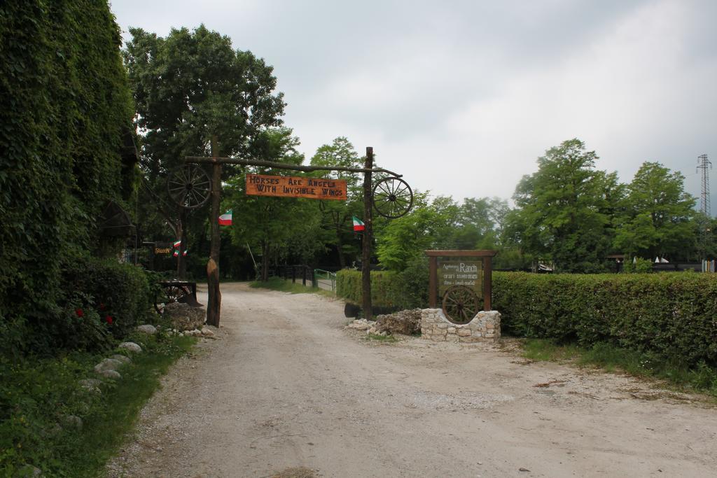 Agriturismo Al Ranch Castello dʼAviano المظهر الخارجي الصورة