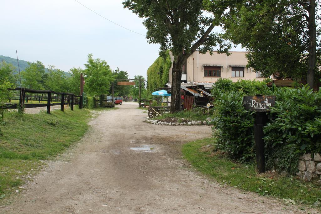 Agriturismo Al Ranch Castello dʼAviano المظهر الخارجي الصورة