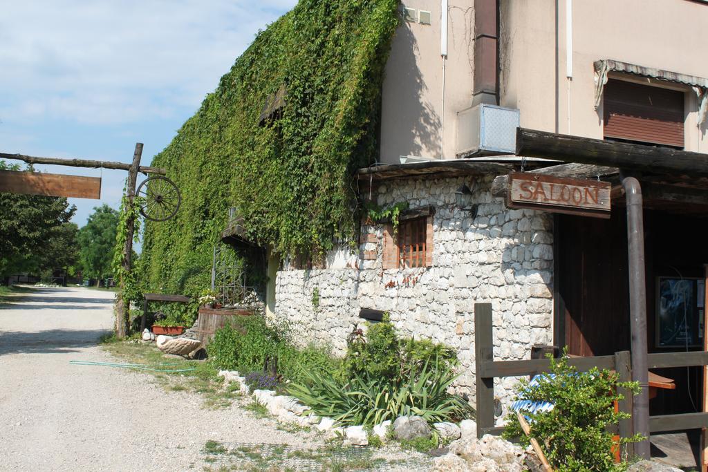 Agriturismo Al Ranch Castello dʼAviano المظهر الخارجي الصورة